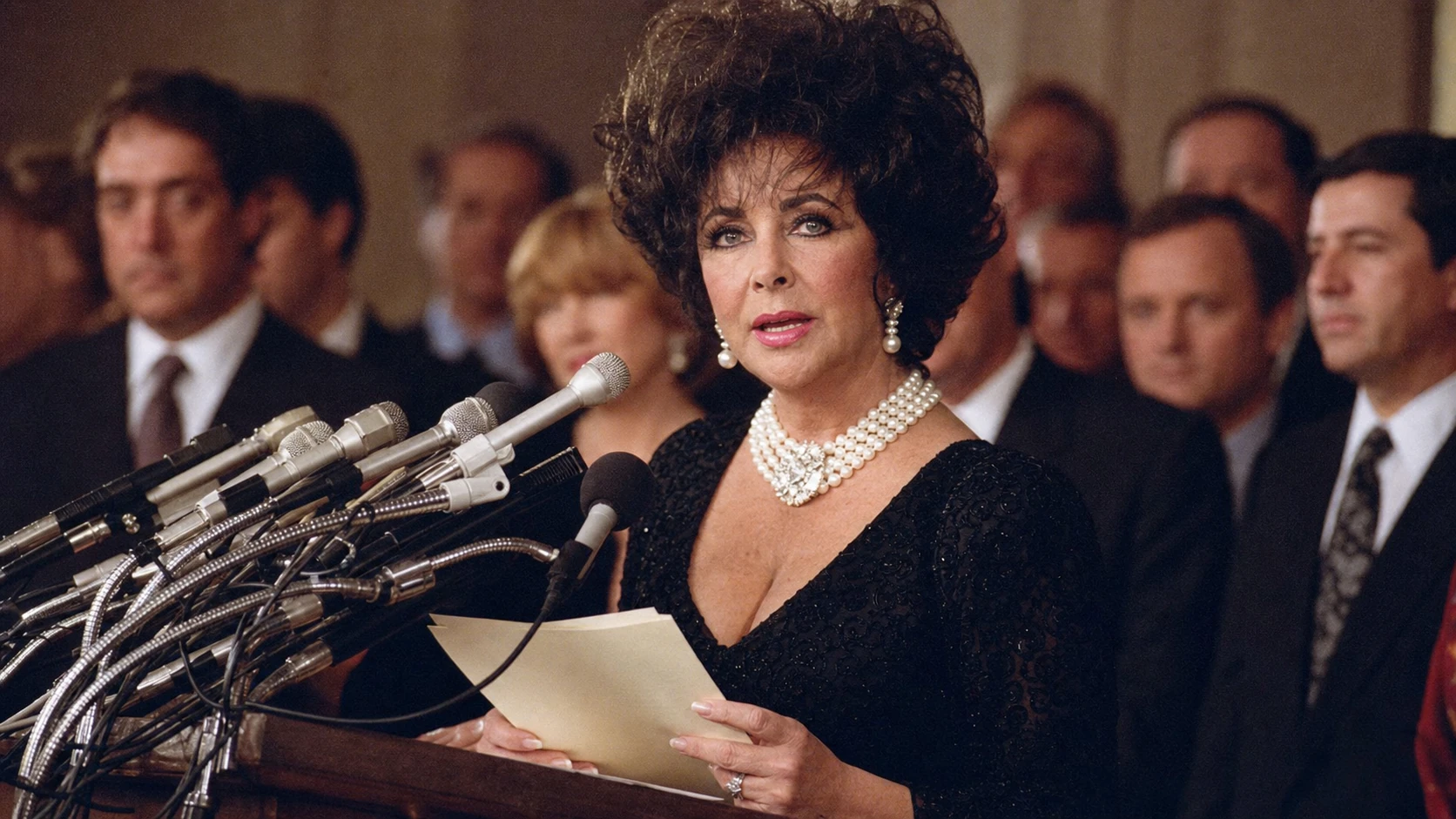 Elizabeth Taylor's Humanitarian Work - karen lynch and elizabeth taylor